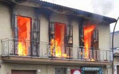 Le autocombustioni di Caronia 1 Caronia-casa-distrutta
