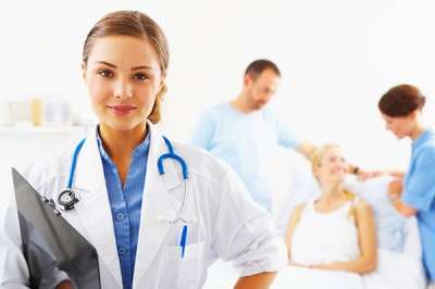 Doctor-with-patient