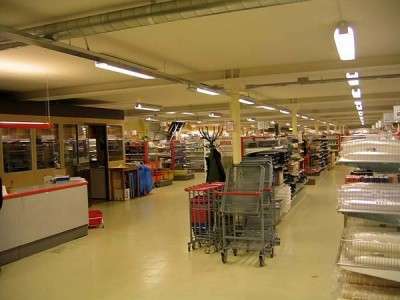 Supermercato nella base sotterranea militare di Musko in Svezia