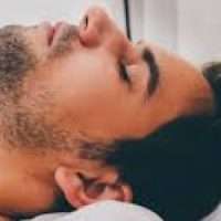 ragazzo sul lettino.600x300