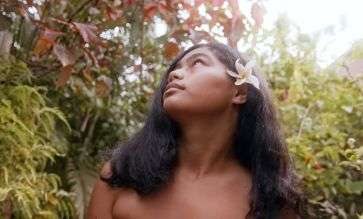 Ragazza tahitiana