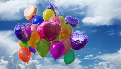 Foto 4. palloncini colorati. Foto di Artturi Mäntysaari da