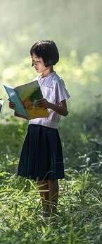 leggere.Foto di Sasin Tipchai da