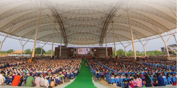 India, incontro mondiale per la pace 1 grand hall inside1